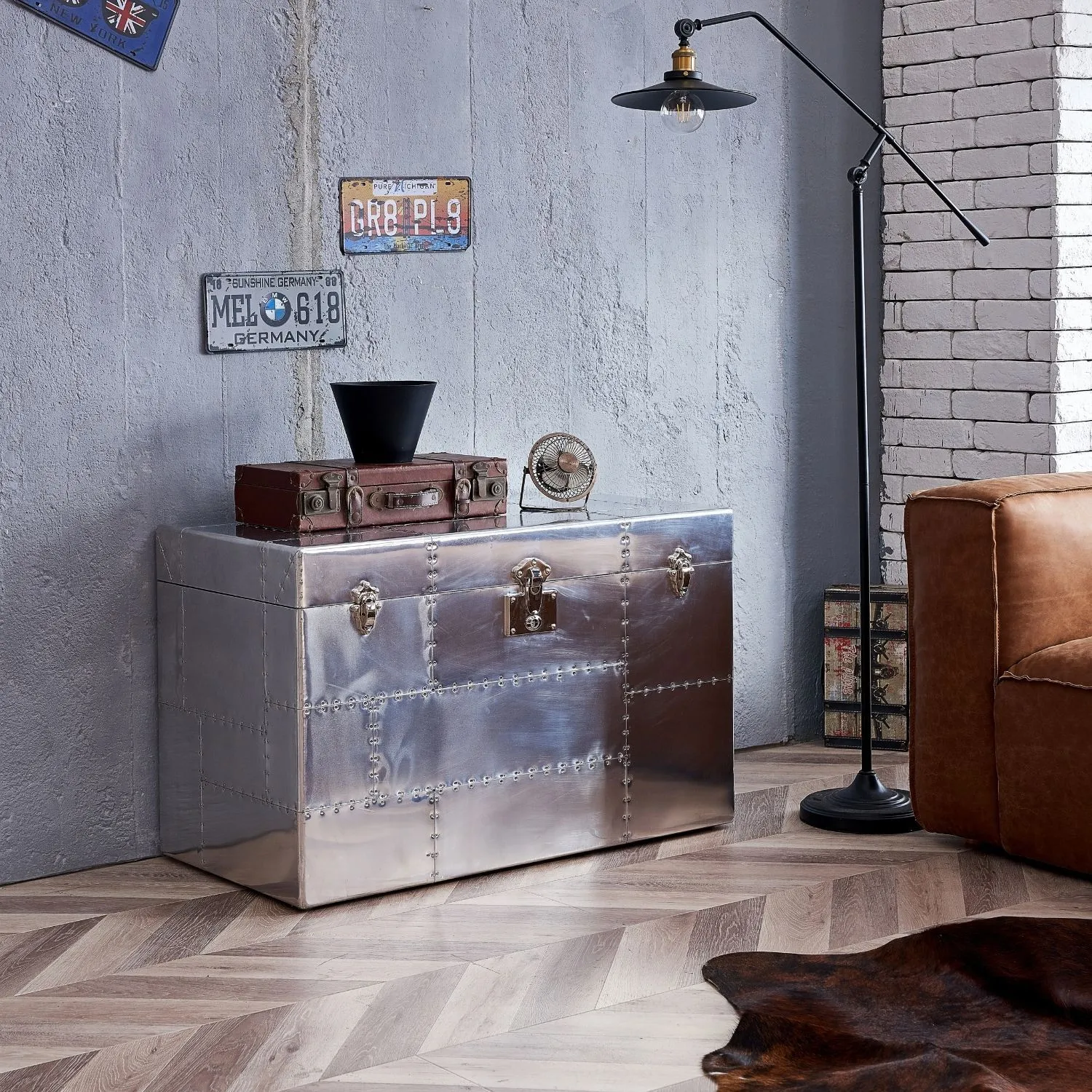 Aumbry Trunk